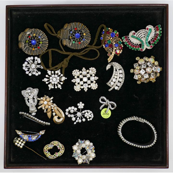 Tray of Vintage Rhinestone Brooches and Jewelry