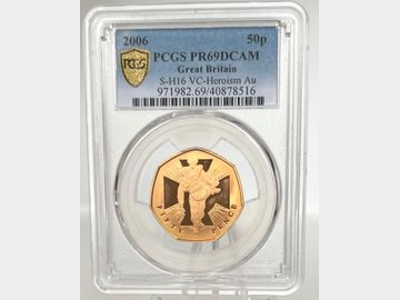 2006 ELIZABETH II PROOF GOLD 50 PENCE V.C HEROISM PR69 UCAM