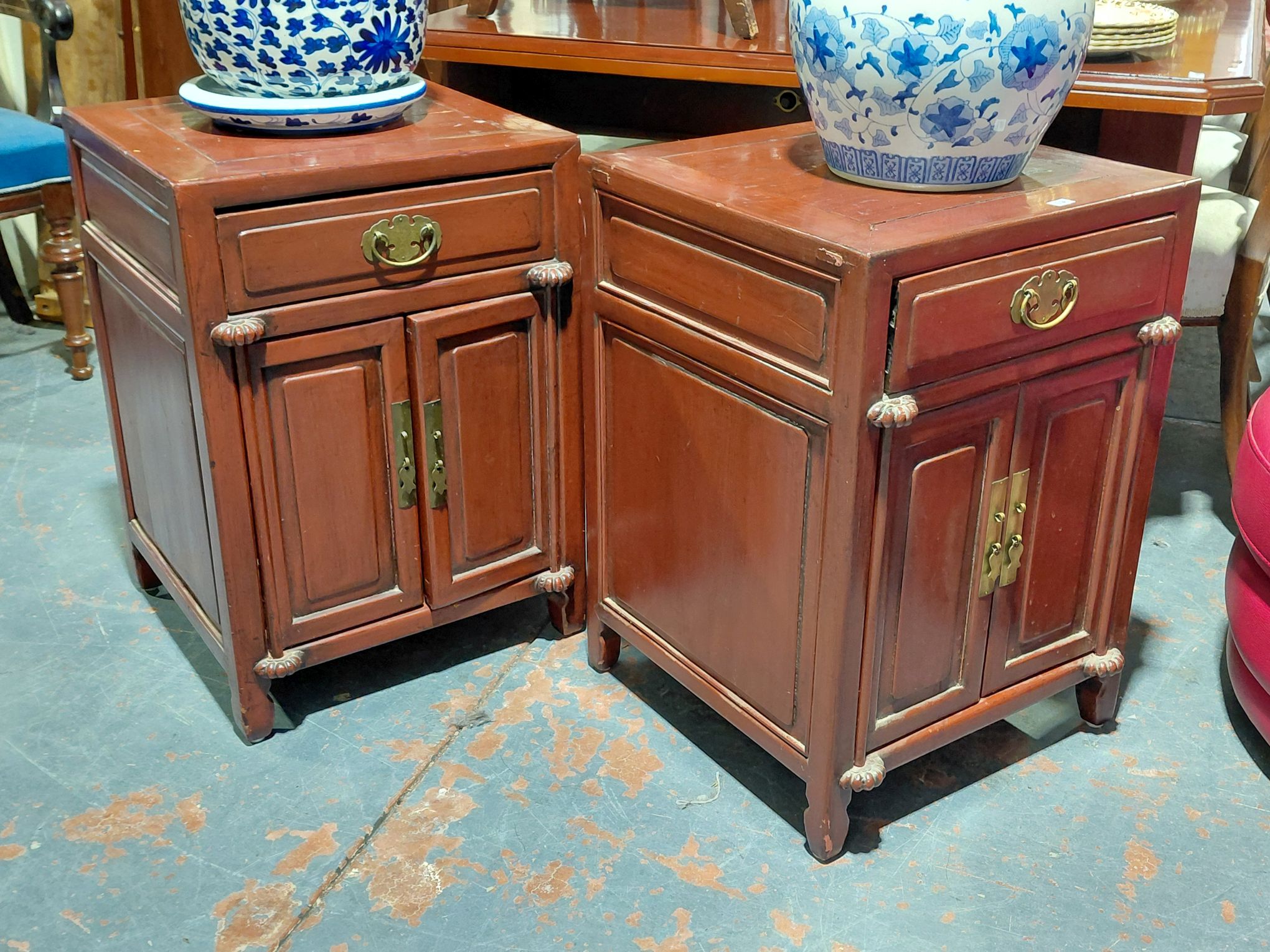 140 · ORIENTAL BEDSIDE TABLES