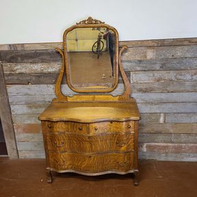 Beautiful Antique Tiger Oak Dresser with Mirror