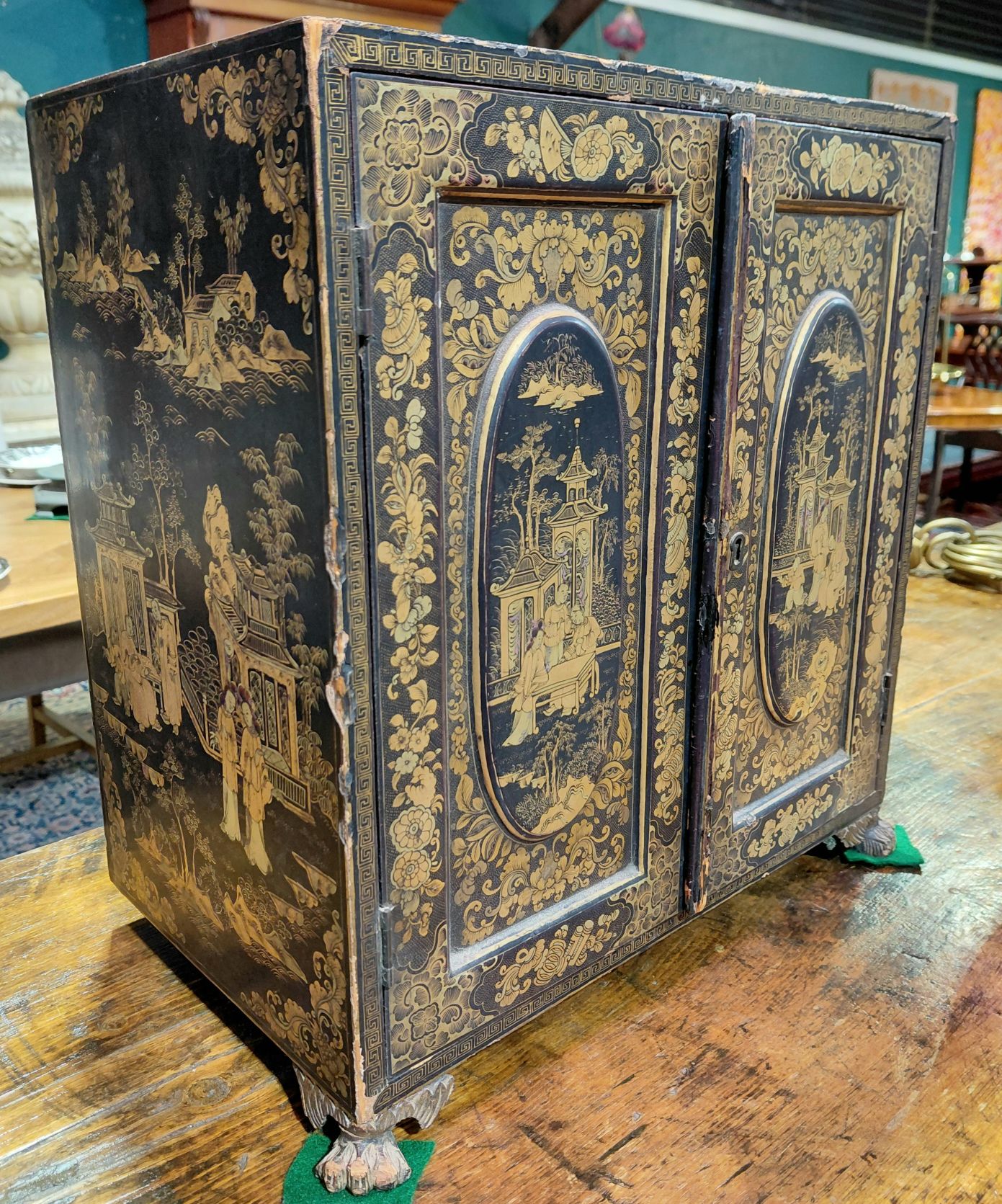 577 · LACQUERED CHINOISSERIE SMALL CABINET