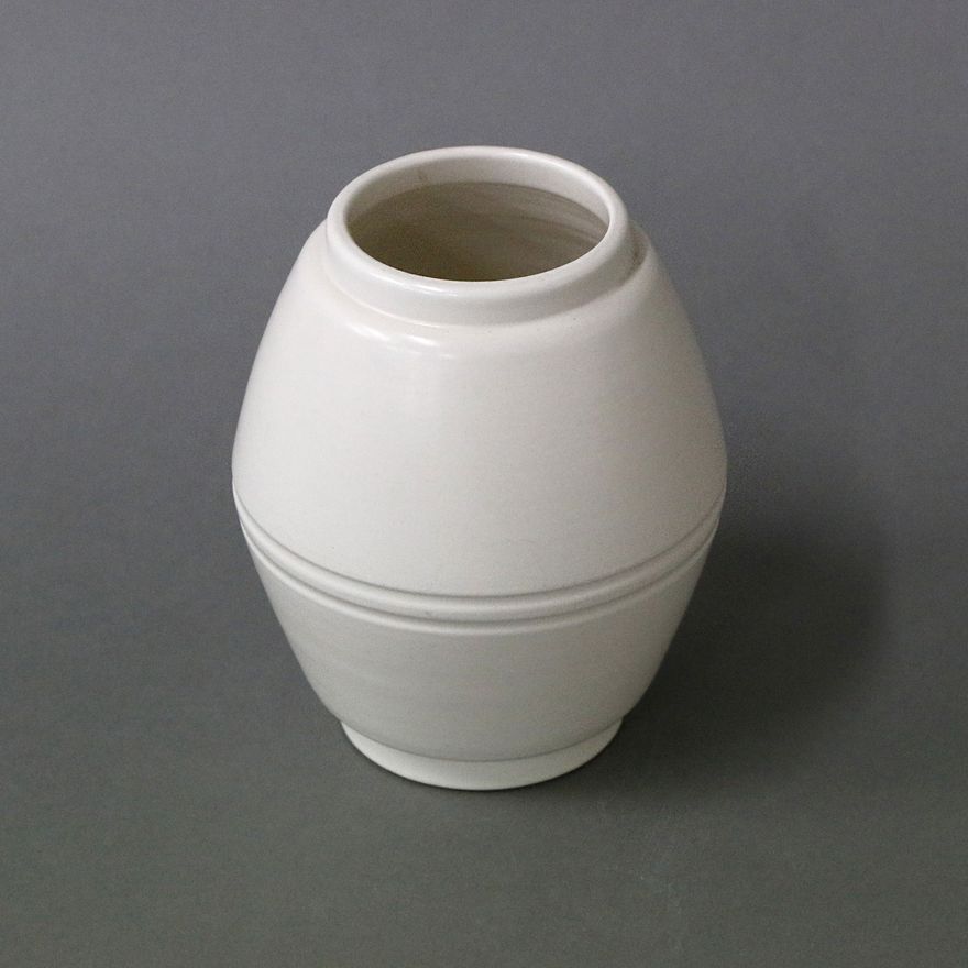 Ernest Shufflebotham for Crown Lynn Potteries - Small hand-potted vase