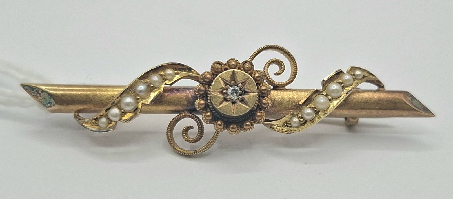 218 · VICTORIAN 15CT BAR BROOCH