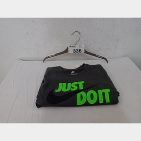 M NSW TEE JUST DO IT SWOOSH - IRON GREY/GREEN STRIKE/BLACK - S