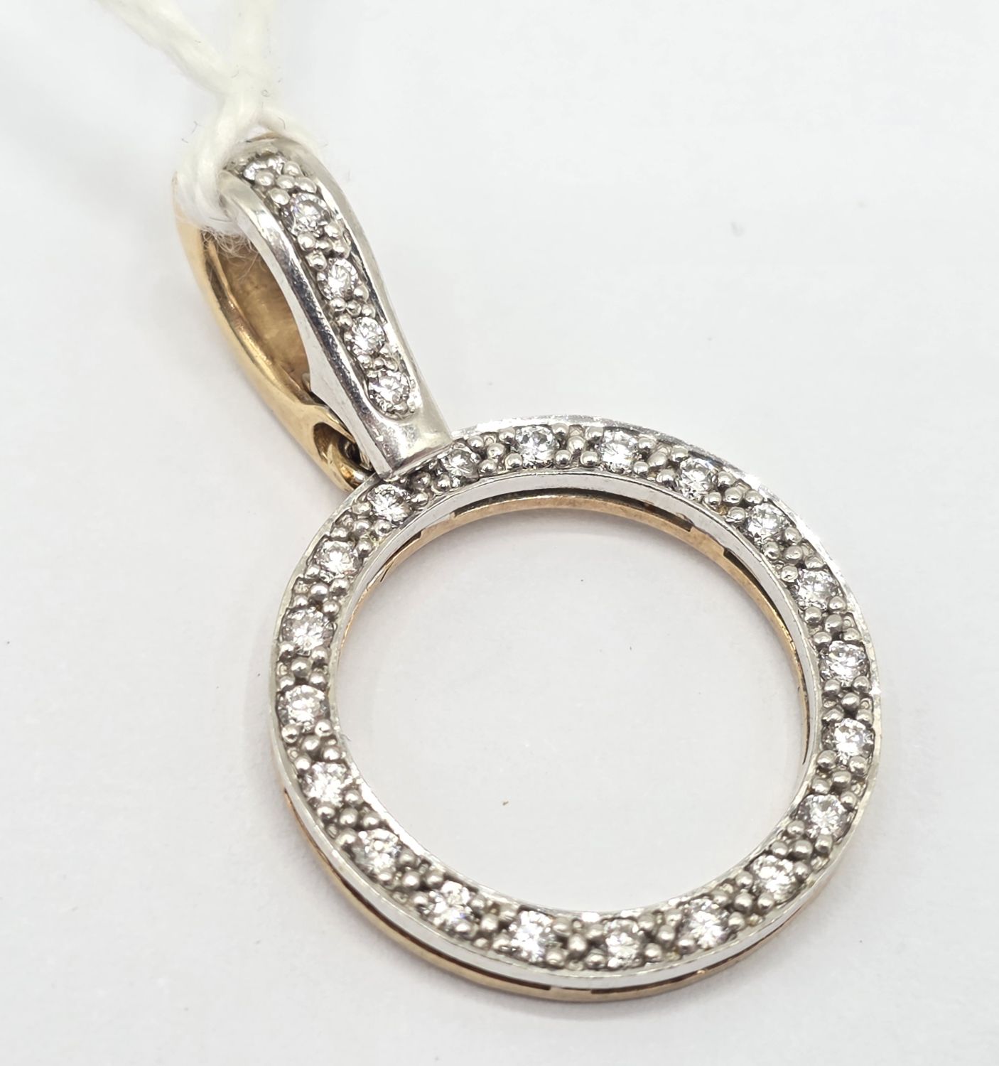 143 · 9CT DIAMOND CIRCLE PENDANT
