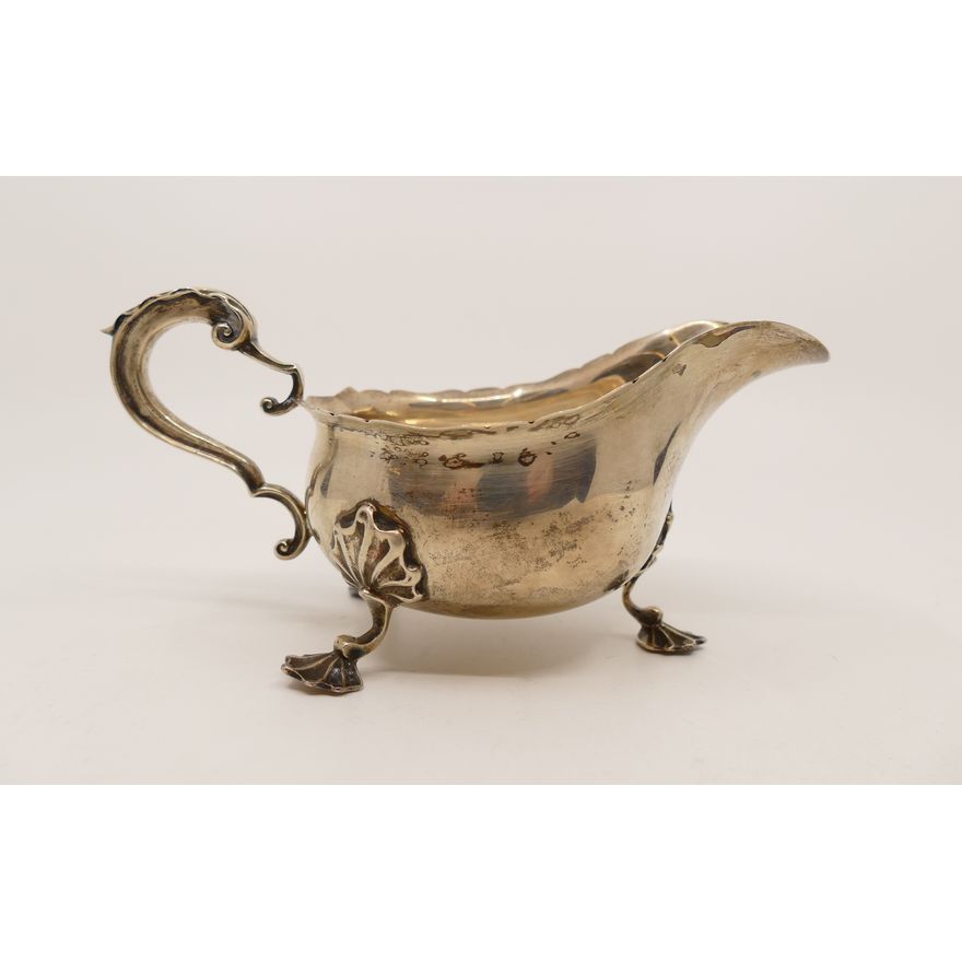 English Sterling Footed Sauce Boat- 3.5x7x4''- 210g.