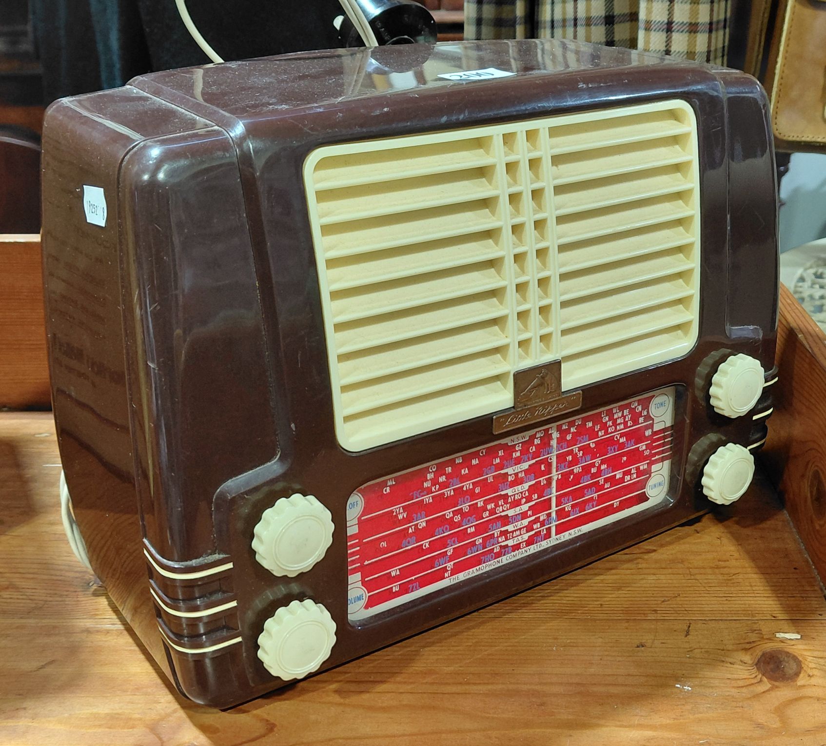 HMV 'LITTLE NIPPER' RADIO