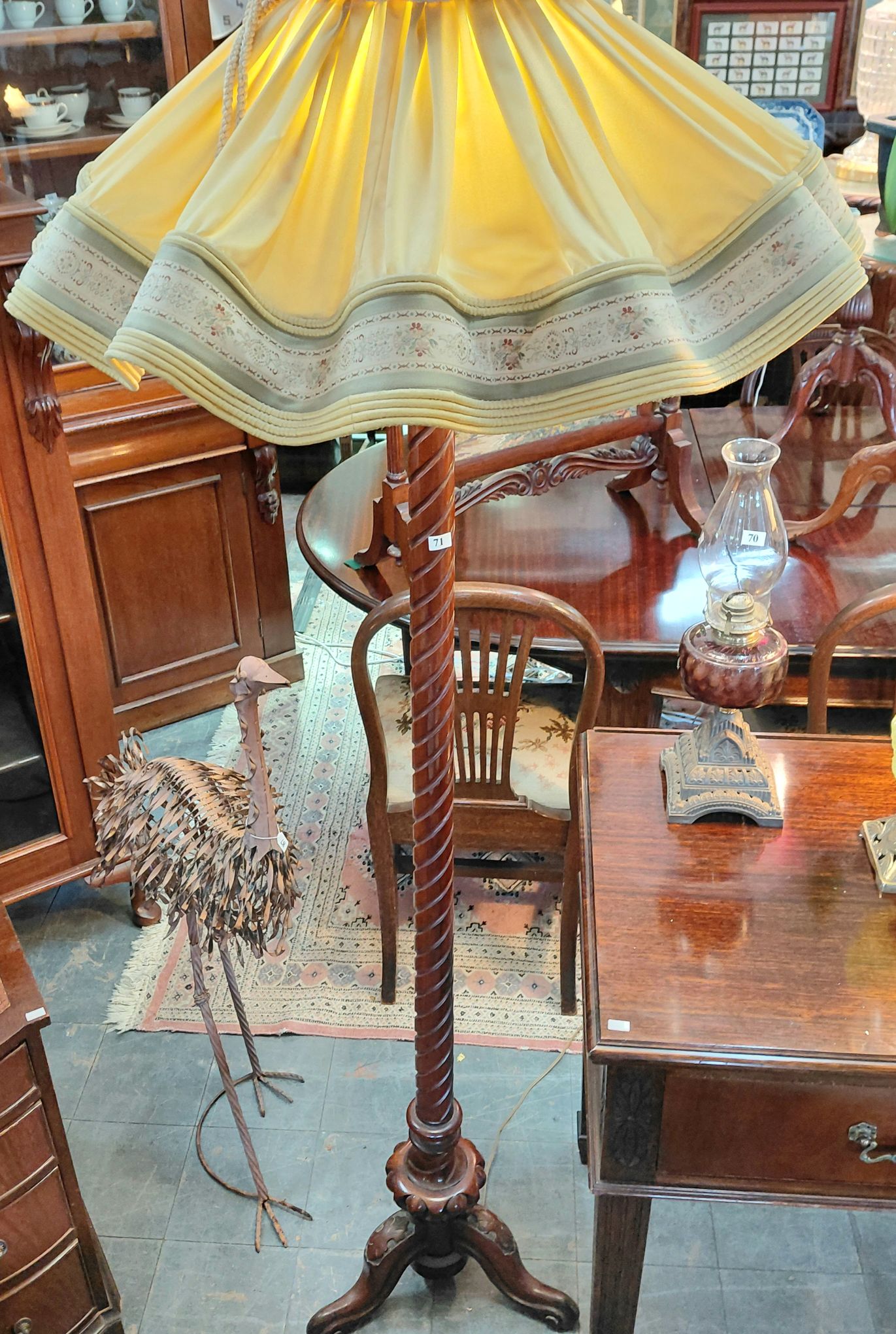 71 · STANDARD LAMP