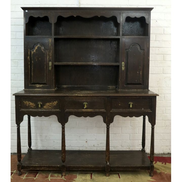 DRESSER