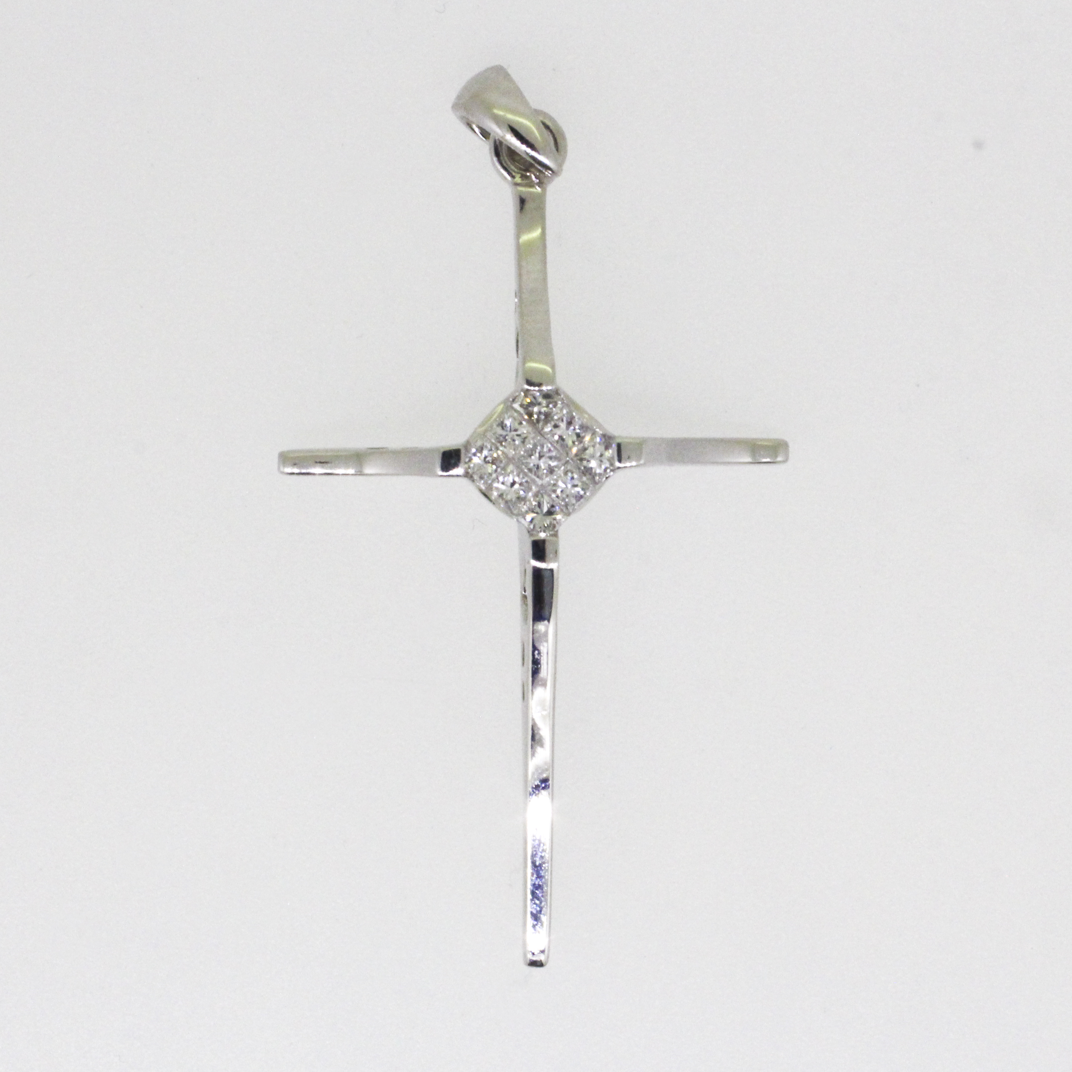 394. · 0.20ct Diamond Pendant 2.06g
