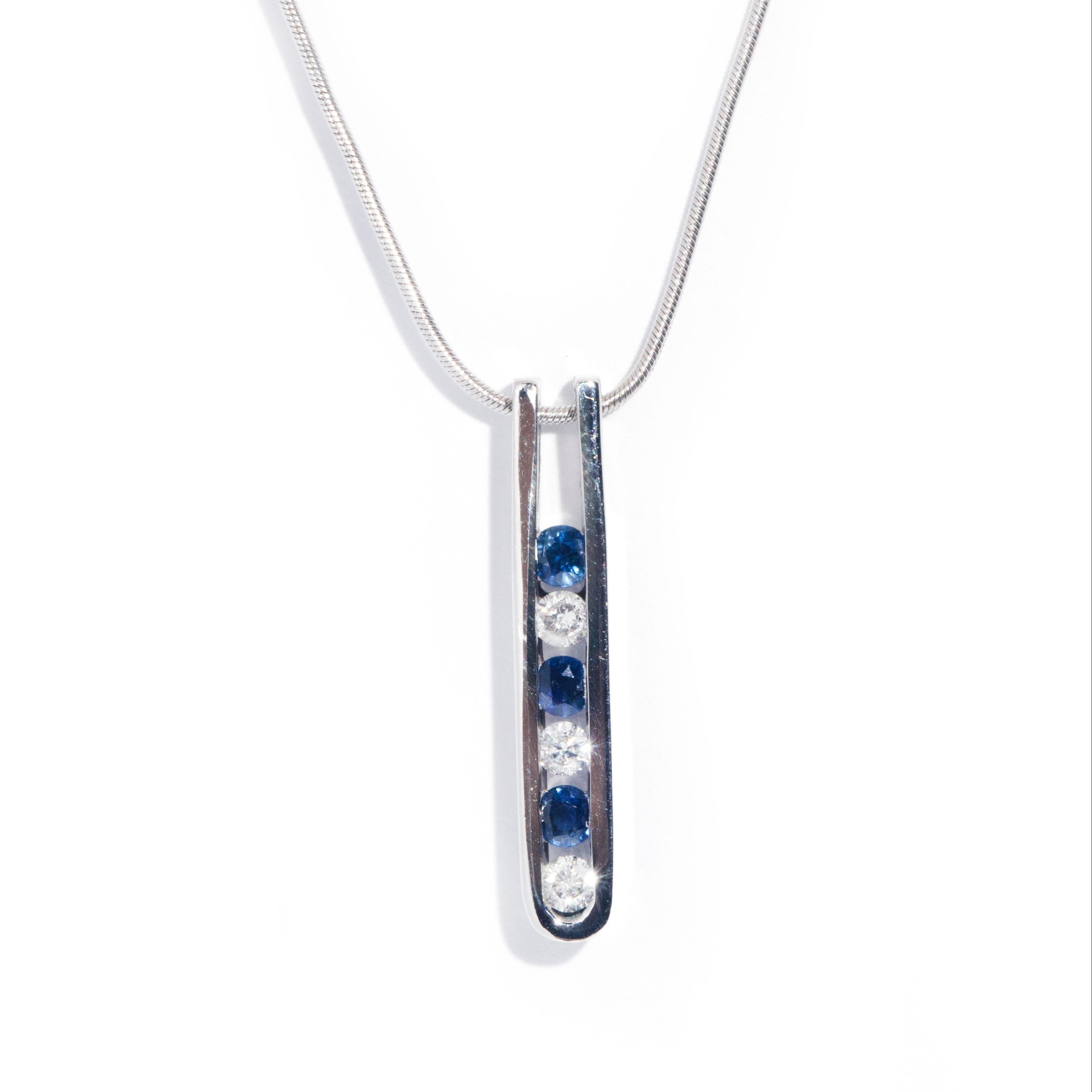 2512 · Sapphire & Diamond 14 Carat Gold Pendant & Chain