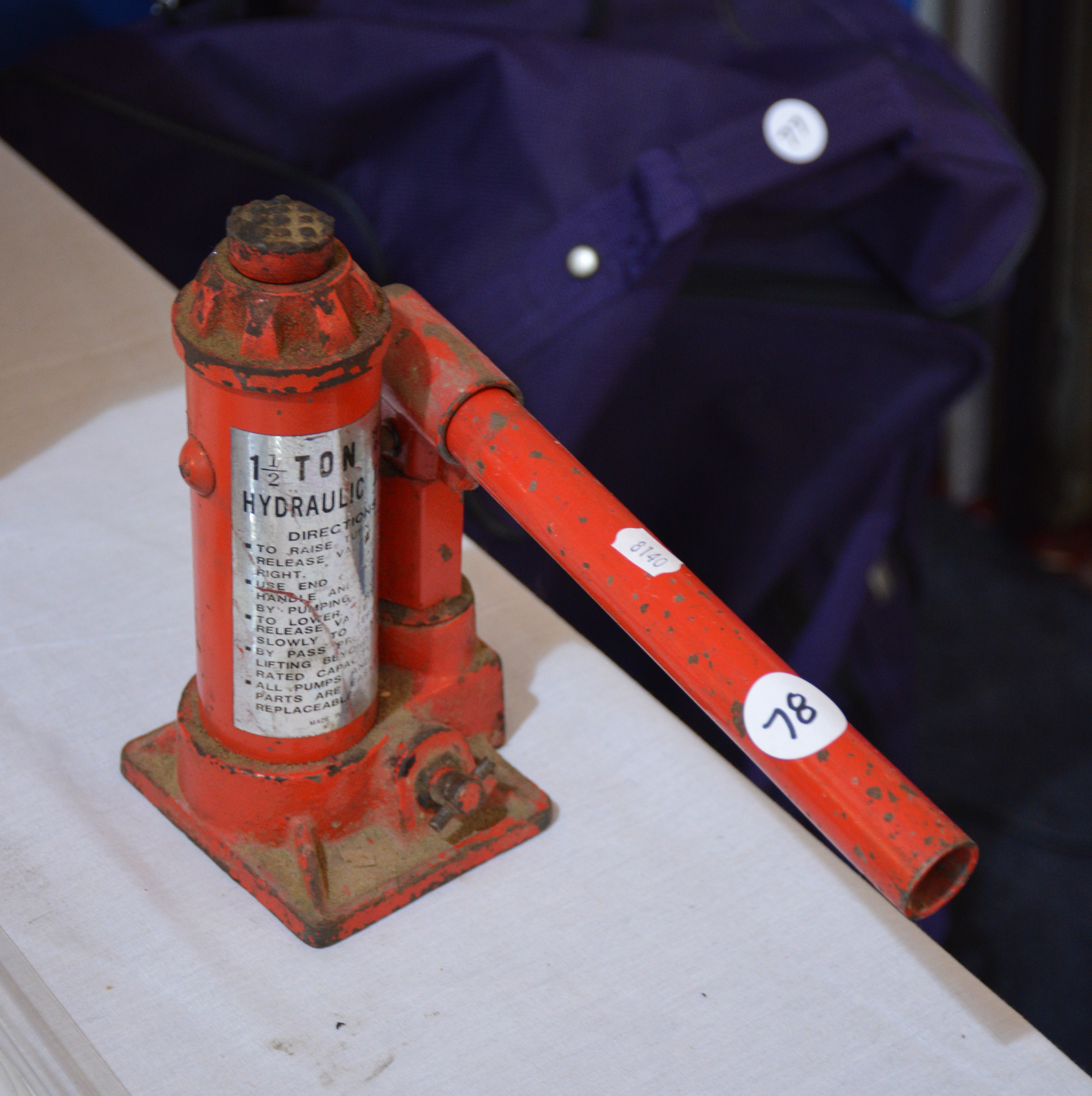 1 1/2 Ton Hydraulic Jack — sold at auction in New Zealand for $15