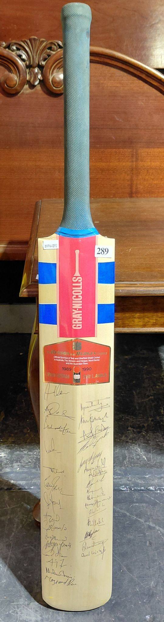 289 · BENSON/HEDGES SIGNED WORLD SERIED CRICKET BAT