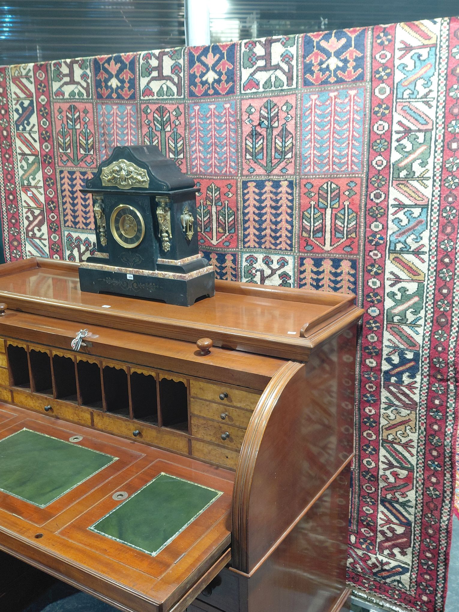 608 · PERSIAN BAKHTIAR RUG