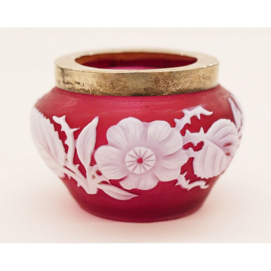 Webb Cameo Glass Floral Salt