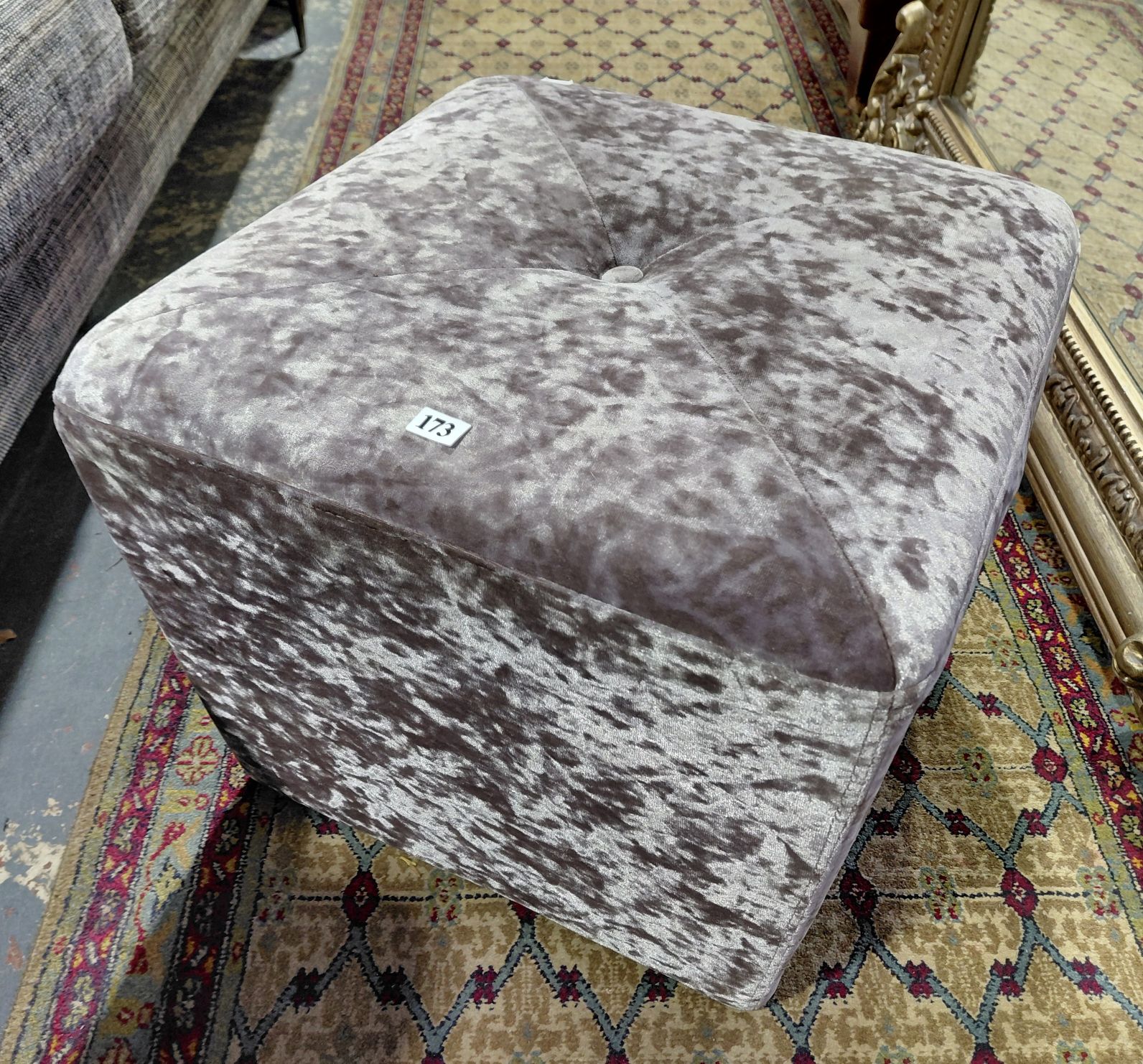 173 · VELVET POUFFE