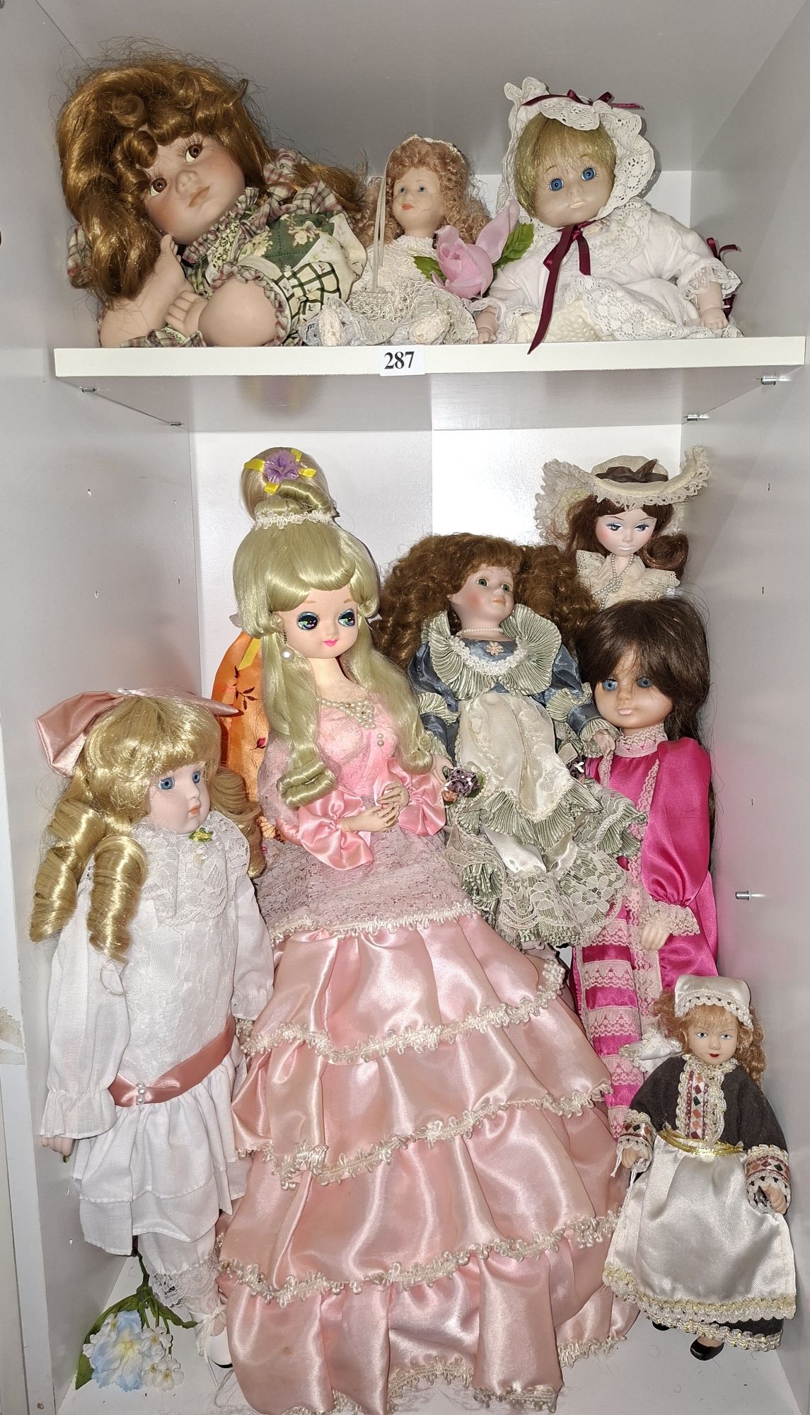 287 · ASSORTED DOLLS