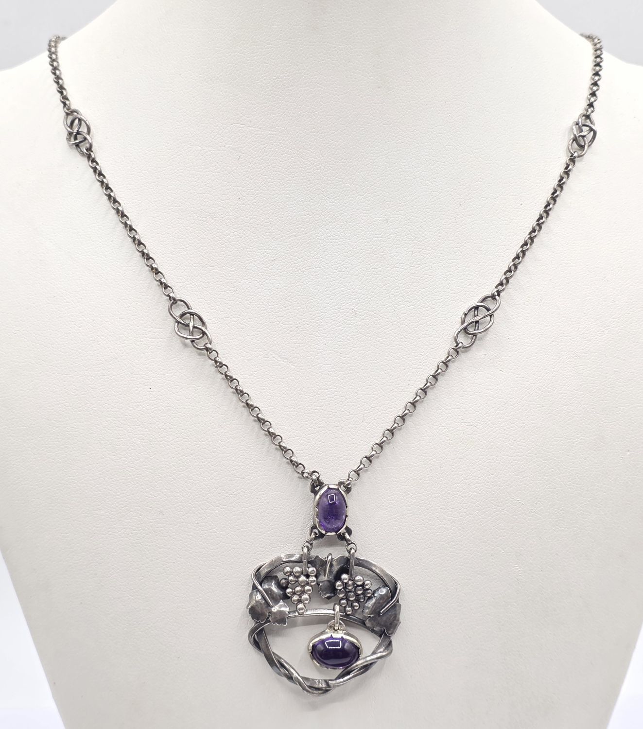 79 · SILVER AND AMETHYST ART NOUVEAU NECKLACE