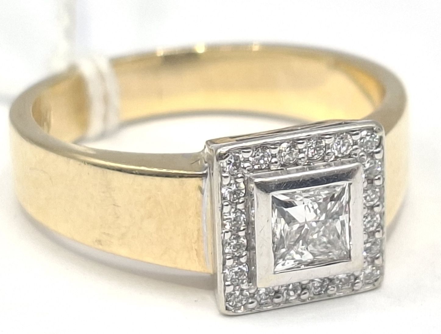 18ct Gold Diamond Ring