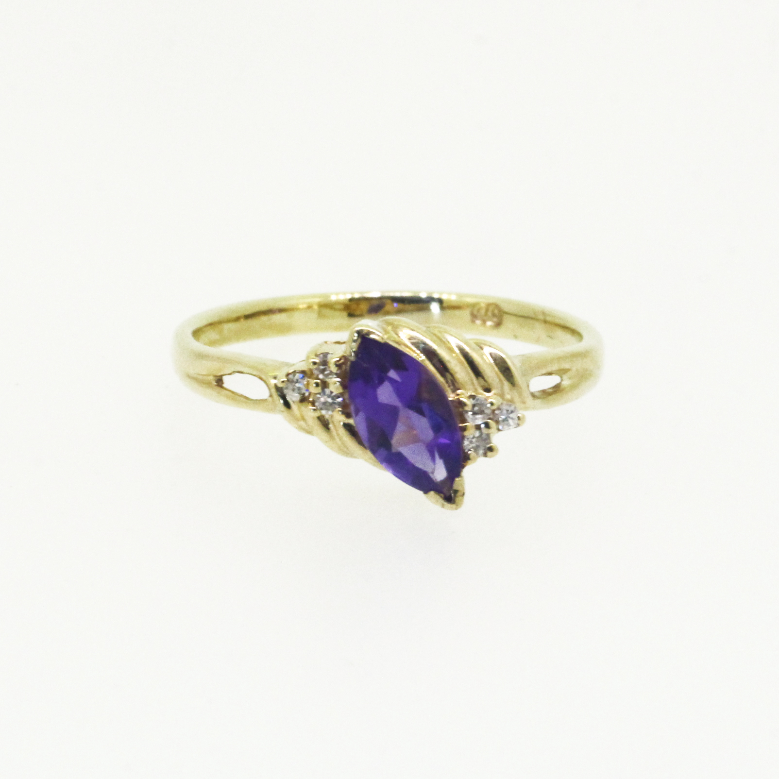 416. · Amethyst & Diamond Ring 1.80g