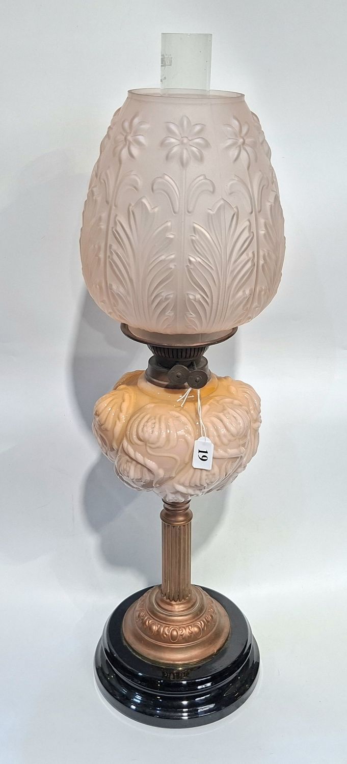 19 · VICTORIAN PARLOUR OIL LAMP
