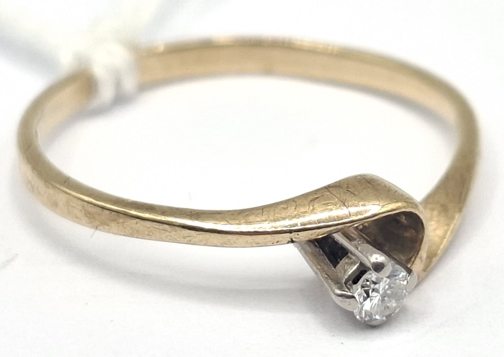 9CT GOLD DIAMOND RING