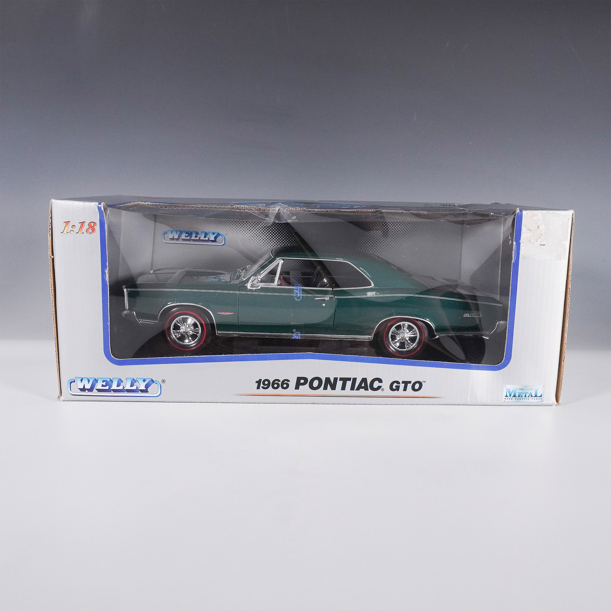 Welly 1:18 Diecast 1966 Pontiac GTO Model Car in Box | Lion and