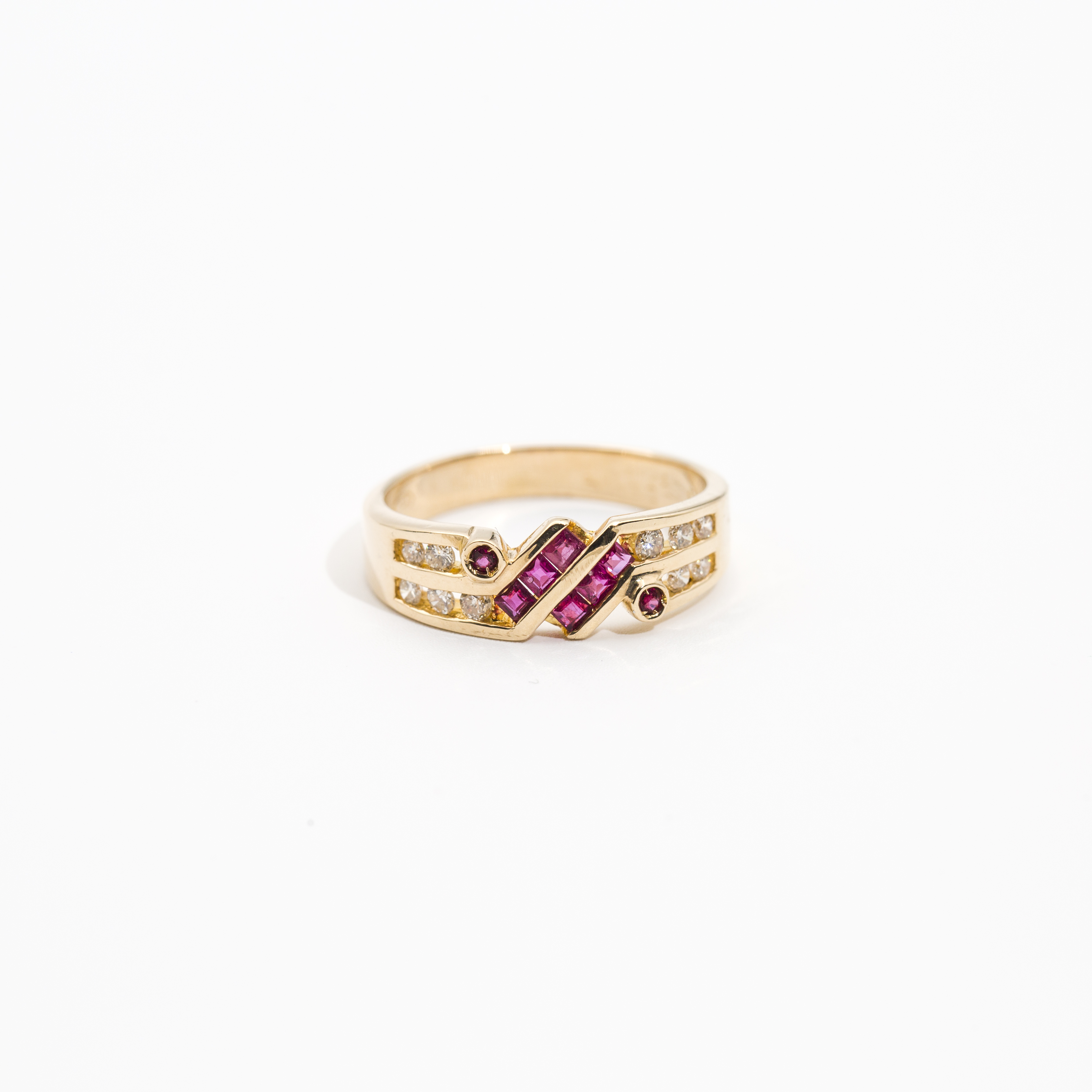 492 · 14ct Ruby & Diamond Ring 3.6g