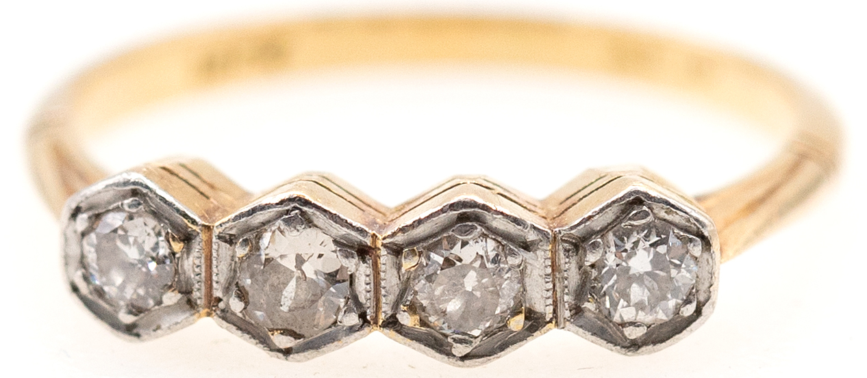 134 · 18ct Gold Ring, 1960s, VGC