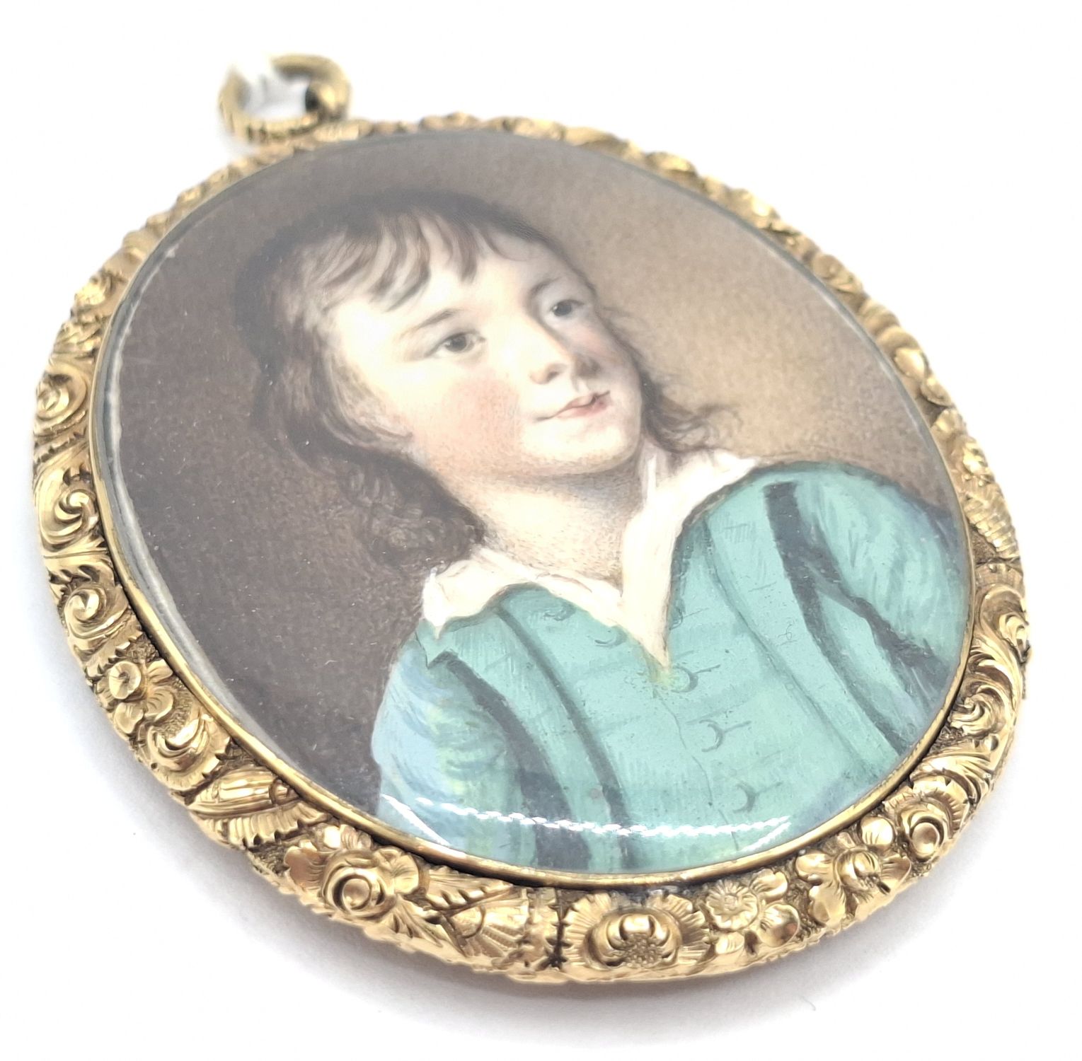294 · 9CT GOLD PORTRAIT PENDANT