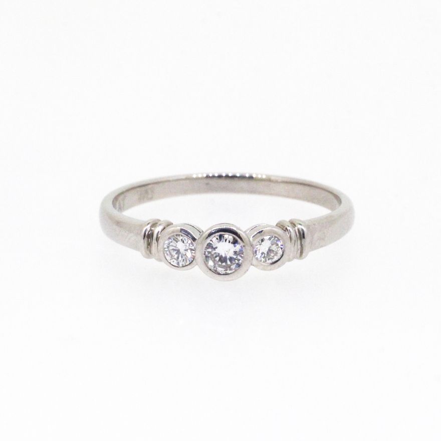Platinum Diamond Ring 2.84g