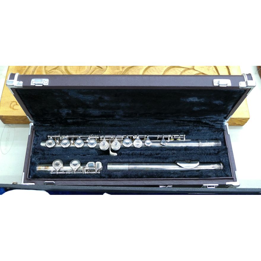 Yamaha YFL-24S Flute Instrument in Case