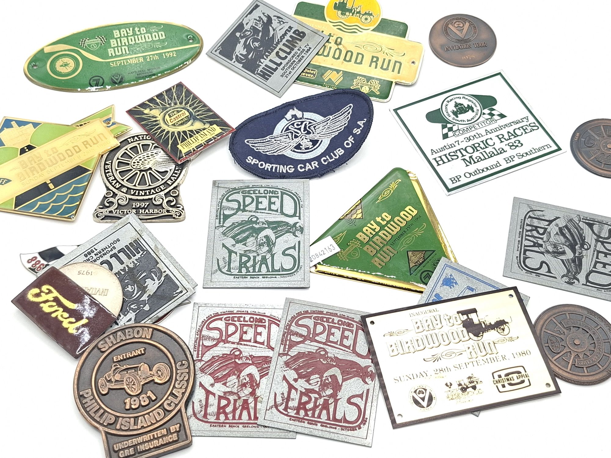 1441 · ASSORTMENT OF AUTOMOTIVE BADGES