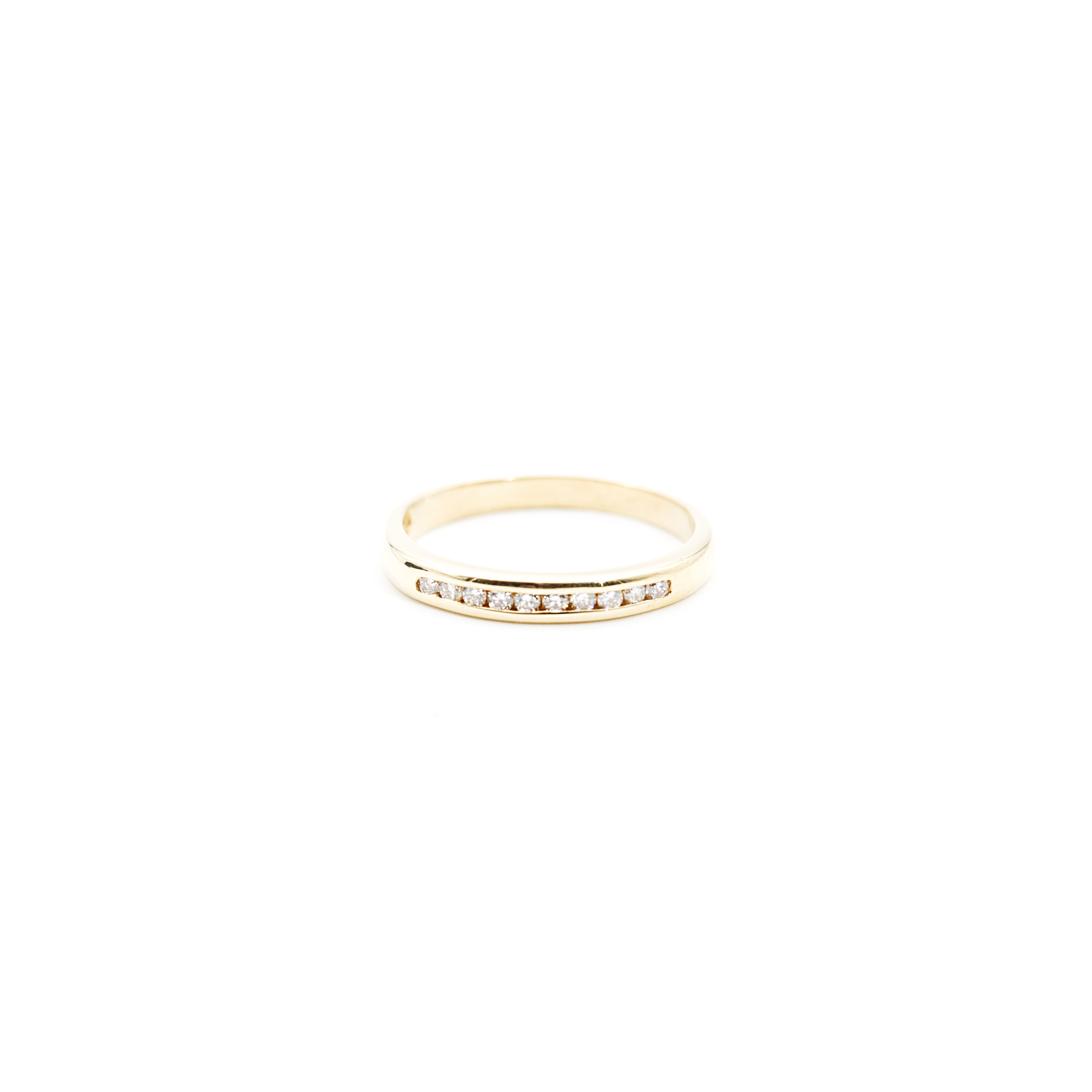468. · 18ct Gold & Diamond Ring 2.6g