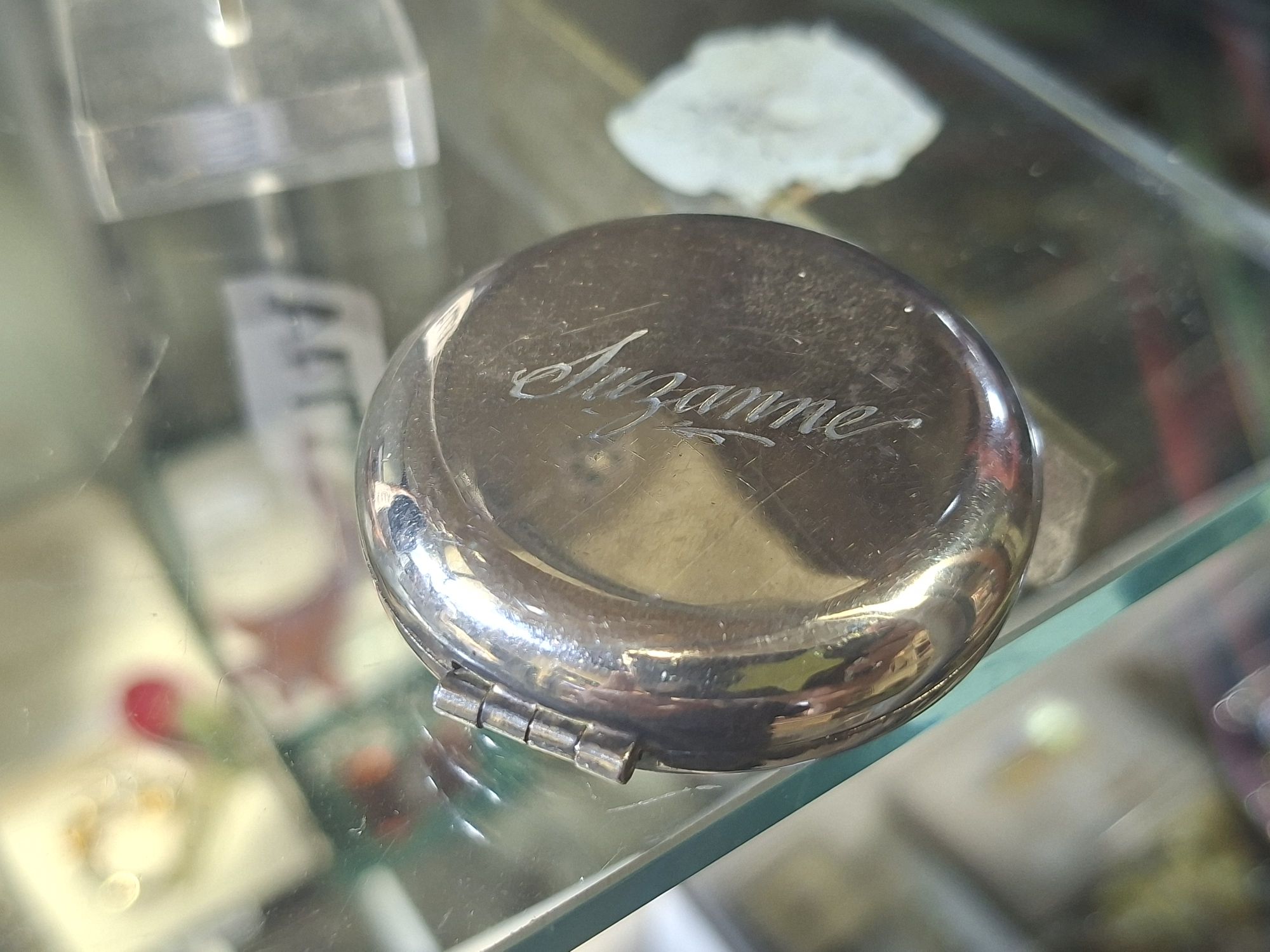 ESTEE LAUDER COMPACT