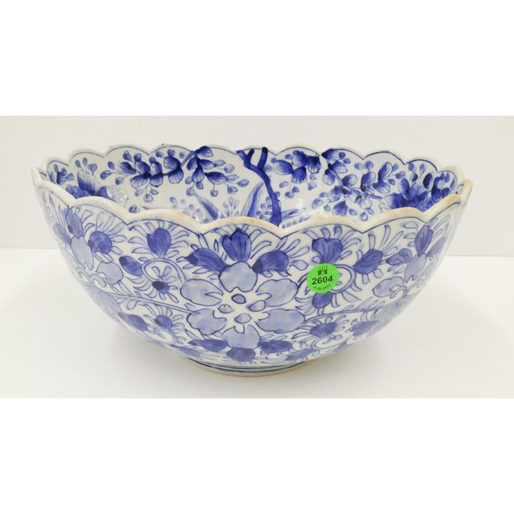 Antique Japanese B&@W Scalloped Bowl- crack near base- 6x12.5''