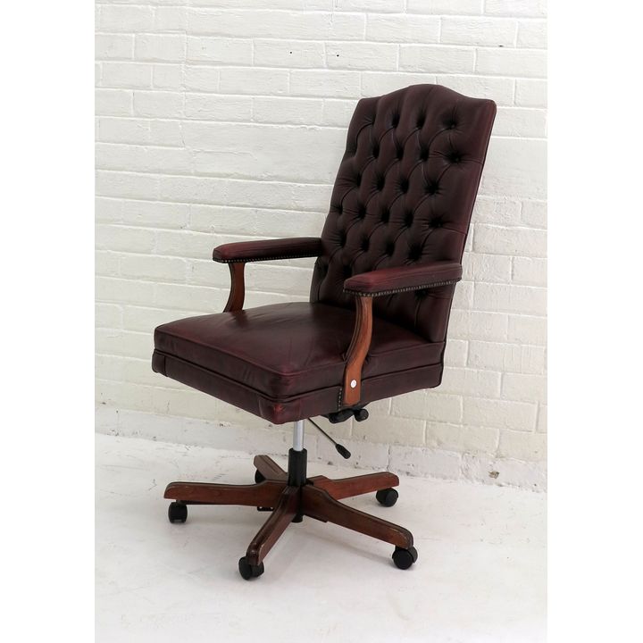 LEATHER UPHOLSTERED SWIVEL CHAIR