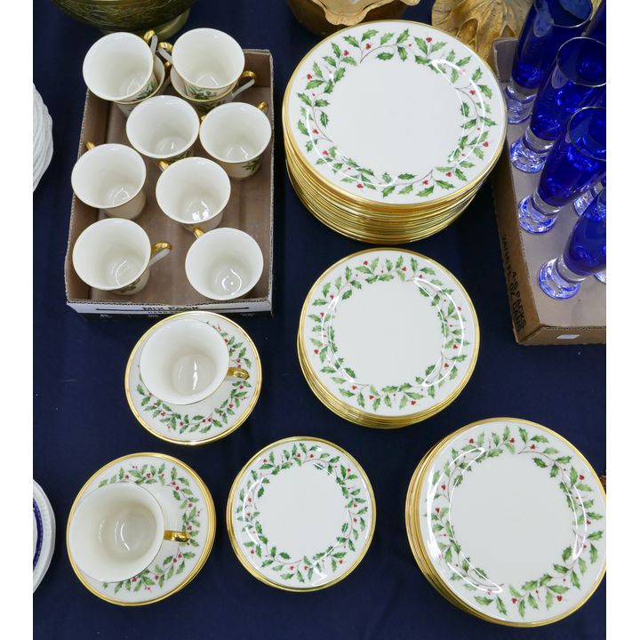 43pc Lenox Holiday Porcelain Dinnerware