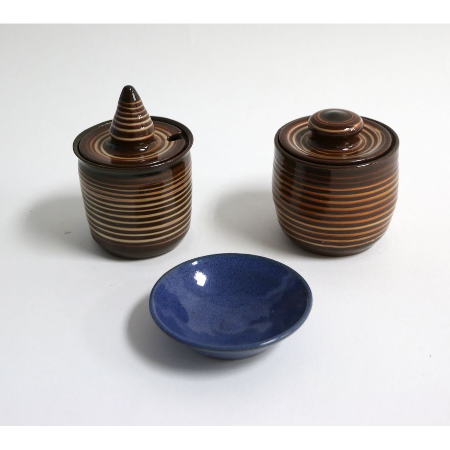 Elizabeth Lissaman, Two preserve pots and a small dish