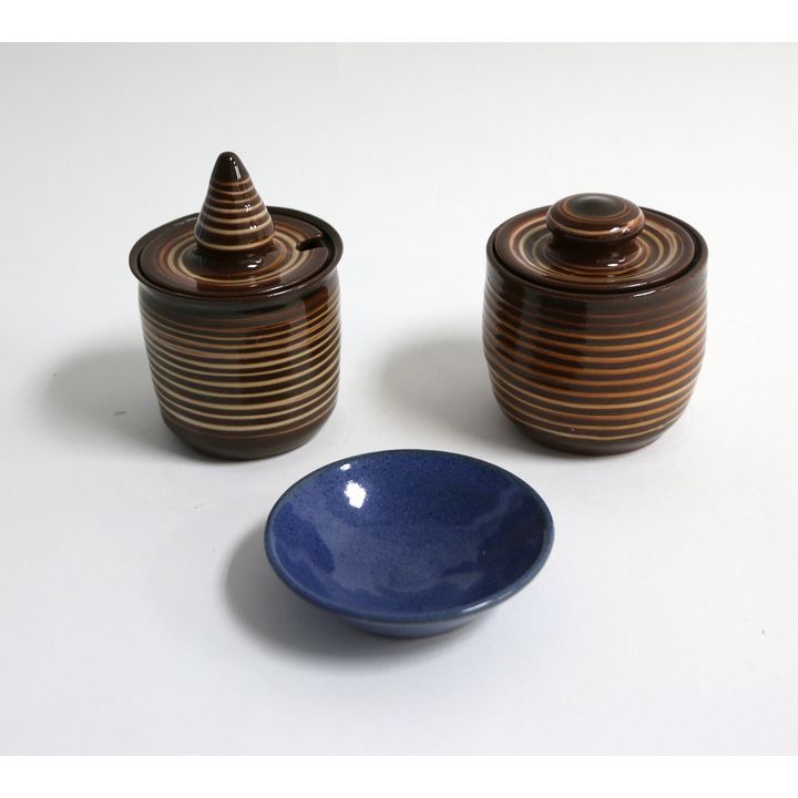 Elizabeth Lissaman, Two preserve pots and a small dish