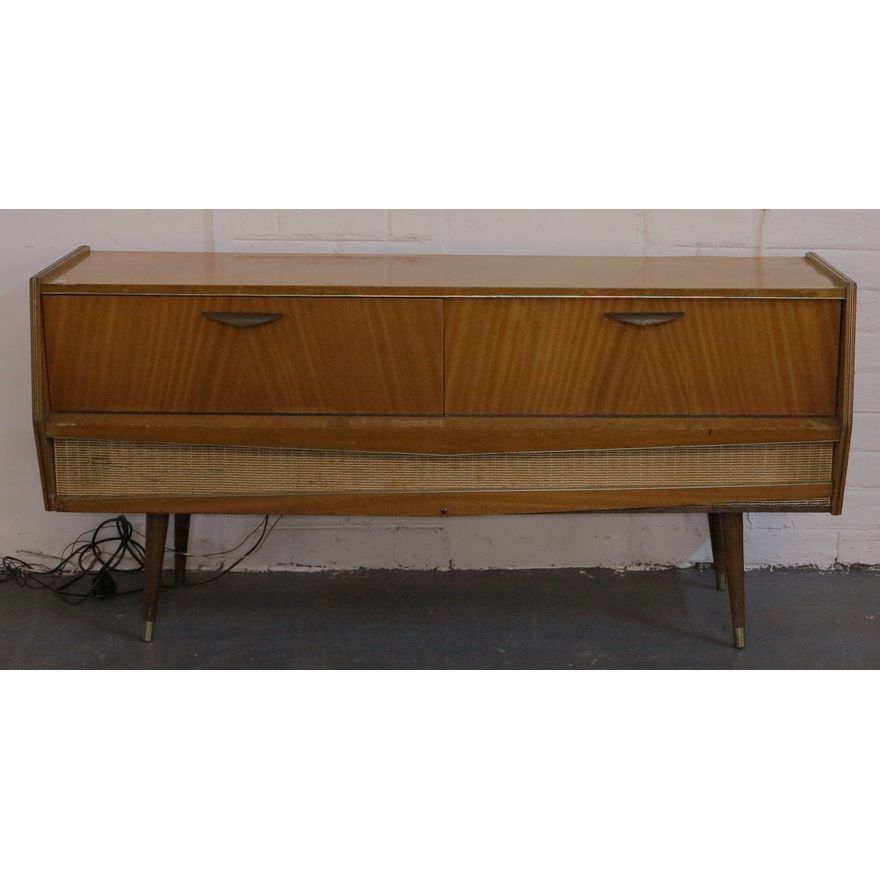 A 1950'S BEECHWOOD CASED RADIOGRAM, maker Hammerstein and Telefunken,