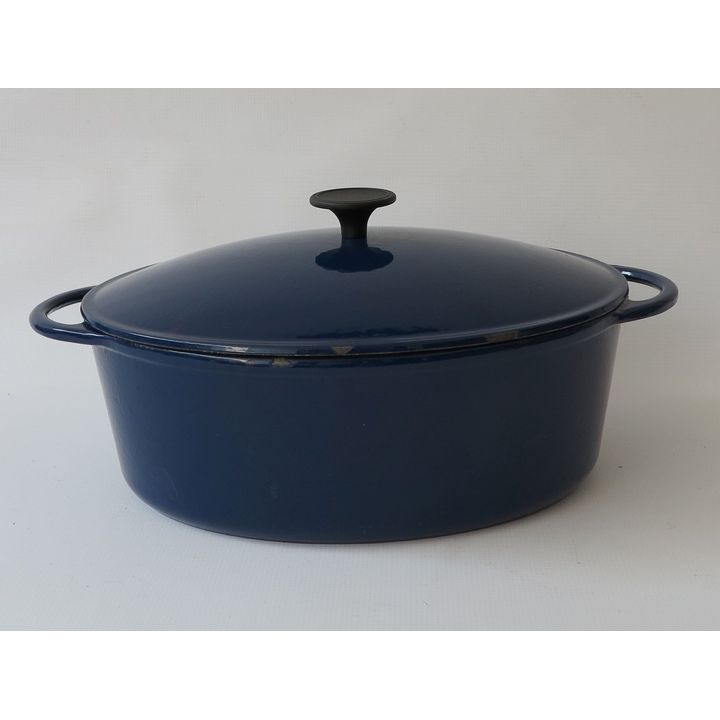 MASSIVE EETRITE CAST IRON CASSEROLE DISH AND COVER