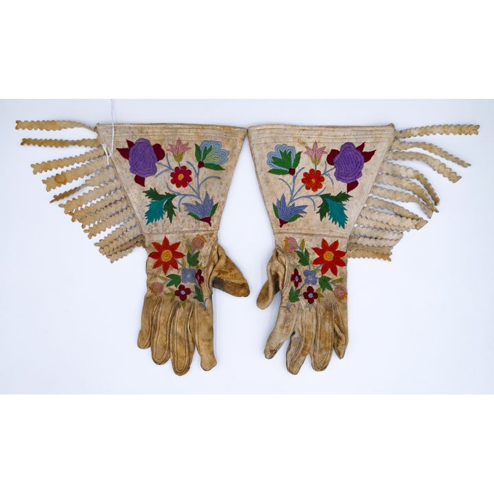 Pair Old Great Lakes Embroidered Gauntlet Gloves