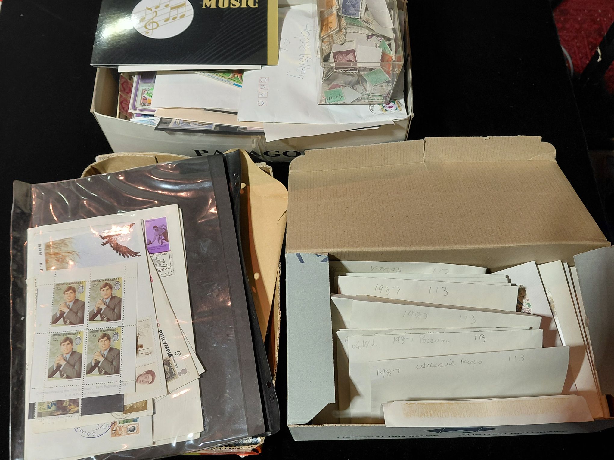559 · STAMPS - WORLD