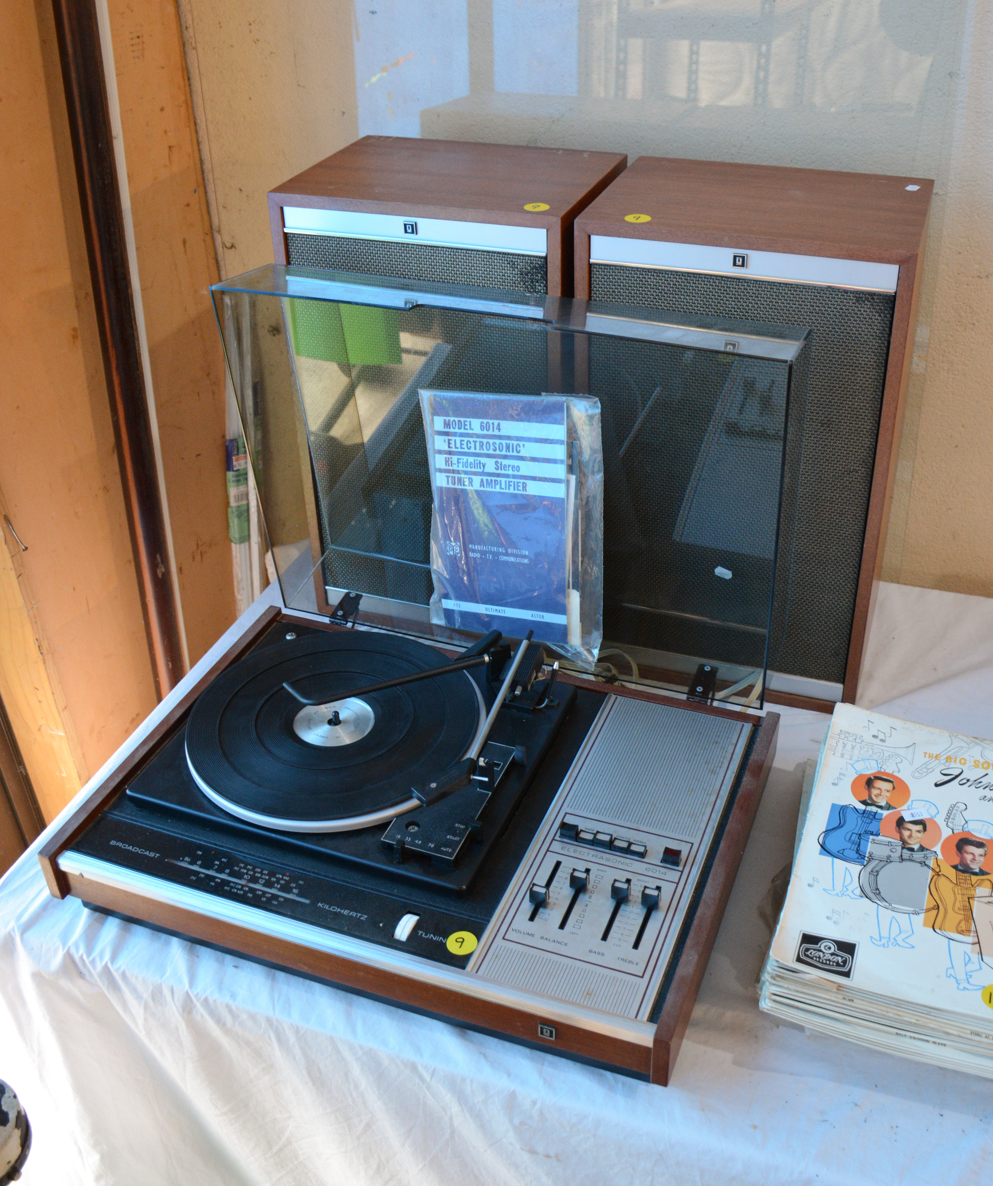 Electrosonic Model 6014 Stereo Tuner/Amp, Speakers — sold at auction in New Zealand for $60