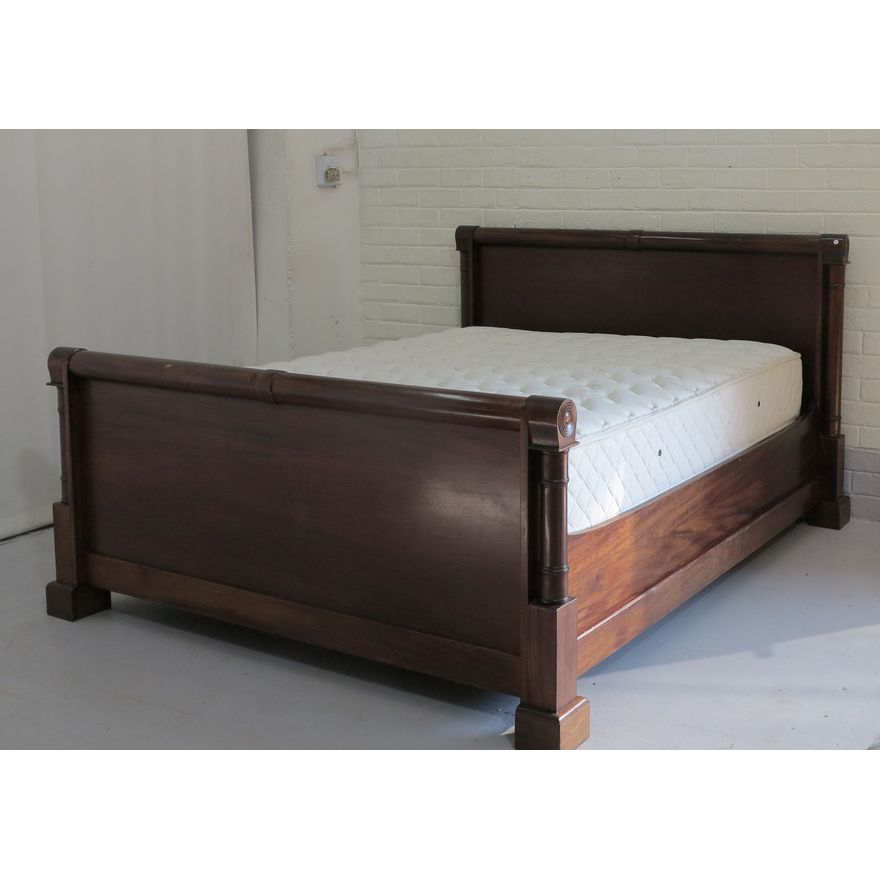 BEDSTEAD WITH QUEEN SIZE MATTRESS