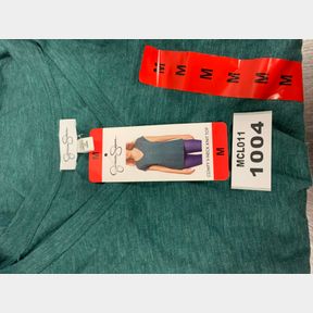 JESSICA SIMPSON V-NECK SOFT JERSEY KNIT TOP SIZE M