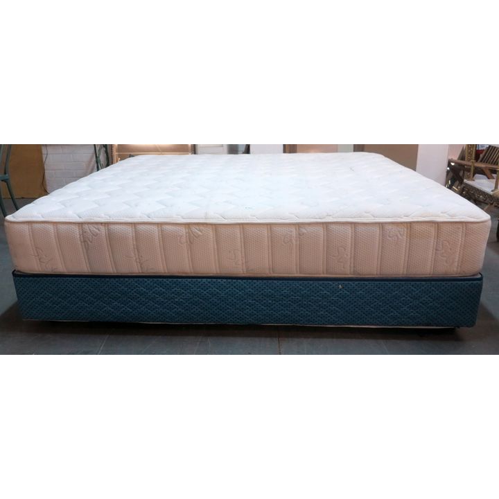SIMMONS KINGSIZE MATTRESS AND BASES,