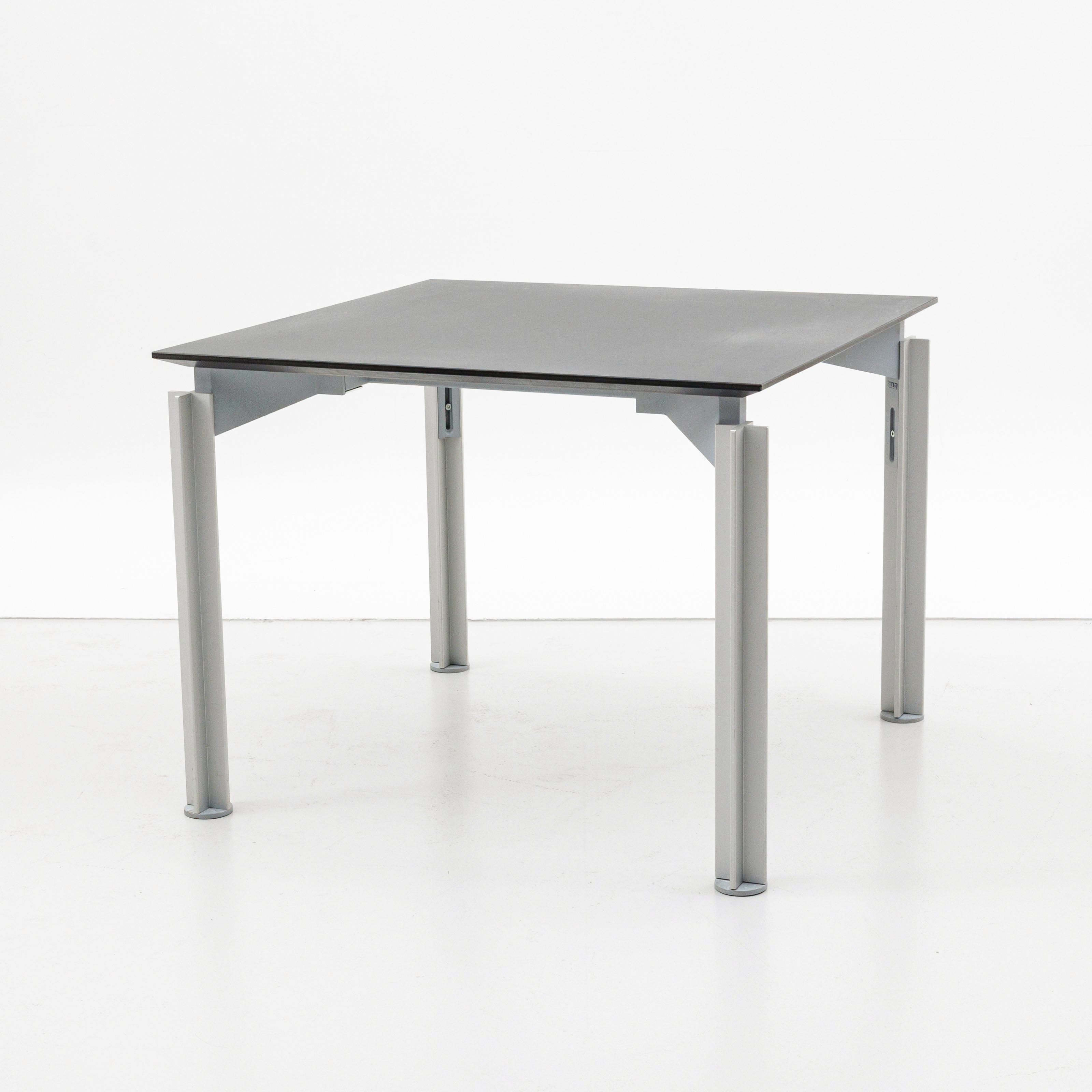 H2O tafel. Bulo – kavel bij Bernaerts, Antwerp