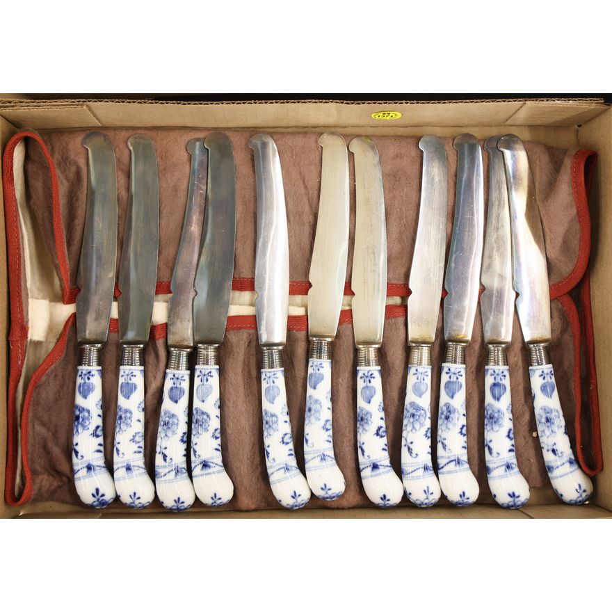 Box Blue Onion Porcelain Handled Dinner Knives